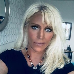 Meet your Posher, Laurie